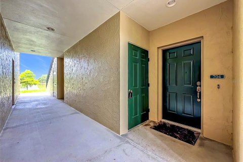 Condo in Winter Haven, Florida, 2 bedrooms № 2237774 - photo 3