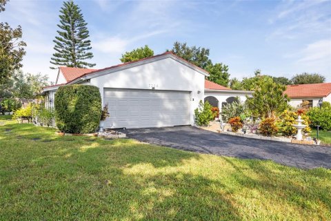 Villa ou maison à vendre à Sarasota, Floride: 3 chambres, 191.84 m2 № 2428639 - photo 2