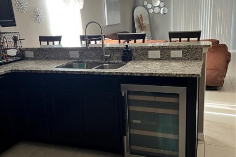 Villa ou maison à vendre à Kissimmee, Floride: 4 chambres, 173.63 m2 № 2099601 - photo 3