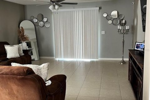 Villa ou maison à vendre à Kissimmee, Floride: 4 chambres, 173.63 m2 № 2099601 - photo 5