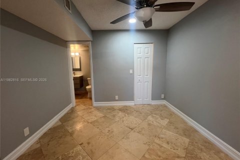 Снять в аренду кондоминиум в Корал-Спрингс, Флорида 2 спальни, 78.97м2, № 2049859 - фото 18