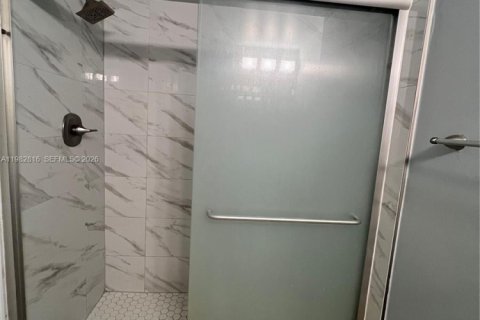 Снять в аренду кондоминиум в Корал-Спрингс, Флорида 2 спальни, 78.97м2, № 2049859 - фото 9