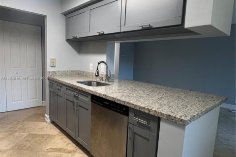 Снять в аренду кондоминиум в Корал-Спрингс, Флорида 2 спальни, 78.97м2, № 2049859 - фото 5