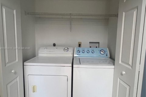 Снять в аренду кондоминиум в Корал-Спрингс, Флорида 2 спальни, 78.97м2, № 2049859 - фото 10