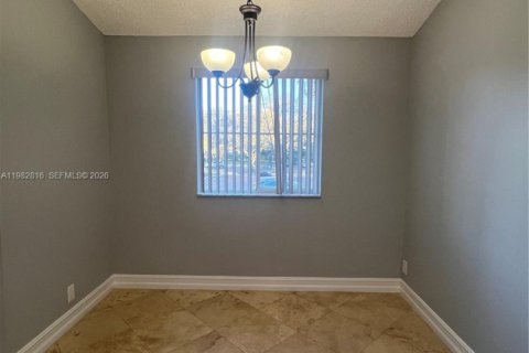 Снять в аренду кондоминиум в Корал-Спрингс, Флорида 2 спальни, 78.97м2, № 2049859 - фото 13