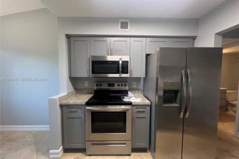 Снять в аренду кондоминиум в Корал-Спрингс, Флорида 2 спальни, 78.97м2, № 2049859 - фото 6