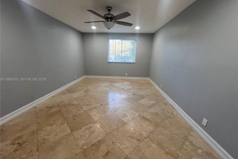 Снять в аренду кондоминиум в Корал-Спрингс, Флорида 2 спальни, 78.97м2, № 2049859 - фото 20