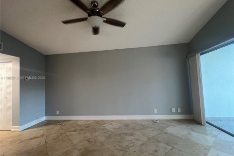 Снять в аренду кондоминиум в Корал-Спрингс, Флорида 2 спальни, 78.97м2, № 2049859 - фото 14