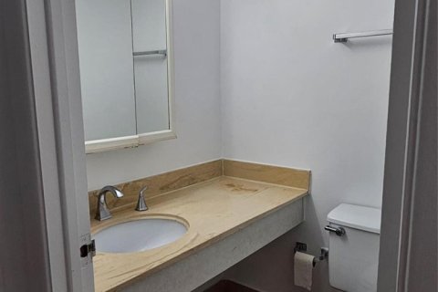 Condo in Hallandale Beach, Florida, 1 bedroom  № 2081621 - photo 16