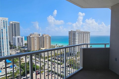 Condo in Hallandale Beach, Florida, 1 bedroom  № 2081621 - photo 6