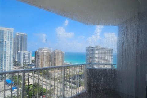 Condo in Hallandale Beach, Florida, 1 bedroom  № 2081621 - photo 9