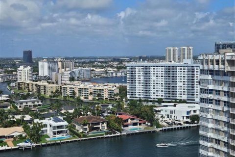 Condo in Hallandale Beach, Florida, 1 bedroom  № 2081621 - photo 3
