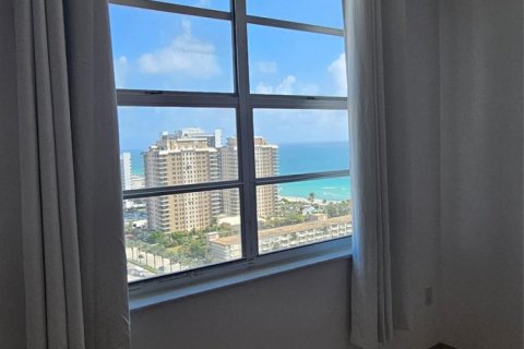 Condo in Hallandale Beach, Florida, 1 bedroom  № 2081621 - photo 15