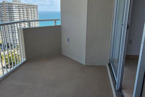 Condo in Hallandale Beach, Florida, 1 bedroom  № 2081621 - photo 7