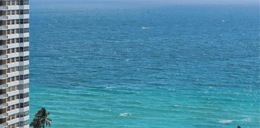 Condo in Hallandale Beach, Florida, 1 bedroom  № 2081621