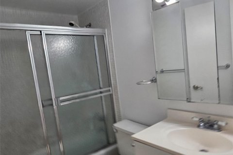 Condo in Hallandale Beach, Florida, 1 bedroom  № 2081621 - photo 11