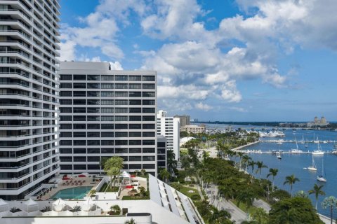 Condo in West Palm Beach, Florida, 2 bedrooms  № 932626 - photo 1