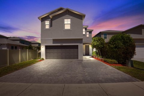 House in Lake Worth, Florida 4 bedrooms, 257.53 sq.m. № 2181563 - photo 4