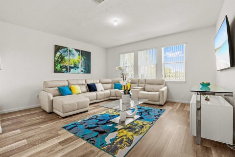 House in Lake Worth, Florida 4 bedrooms, 257.53 sq.m. № 2181563 - photo 14