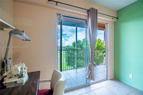 Condominio en venta en Pembroke Pines, Florida, 2 dormitorios, 88.54 m2 № 2034294 - foto 15