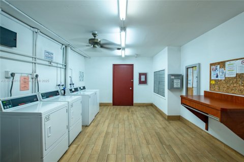 Condominio en venta en Pembroke Pines, Florida, 2 dormitorios, 88.54 m2 № 2034294 - foto 24