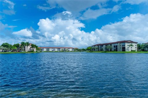 Condominio en venta en Pembroke Pines, Florida, 2 dormitorios, 88.54 m2 № 2034294 - foto 26