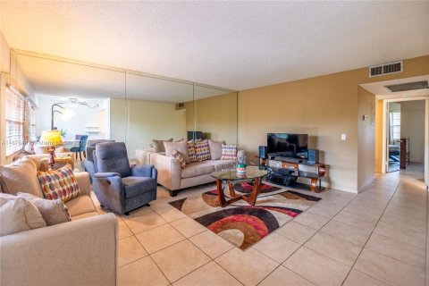 Condominio en venta en Pembroke Pines, Florida, 2 dormitorios, 88.54 m2 № 2034294 - foto 2
