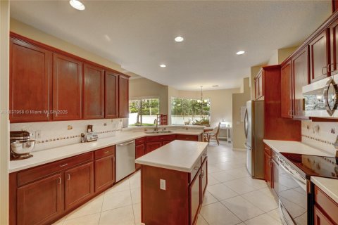 House in Boynton Beach, Florida 5 bedrooms, 307.88 sq.m. № 1828247 - photo 21