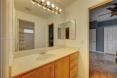 House in Boynton Beach, Florida 5 bedrooms, 307.88 sq.m. № 1828247 - photo 14