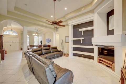 House in Boynton Beach, Florida 5 bedrooms, 307.88 sq.m. № 1828247 - photo 6