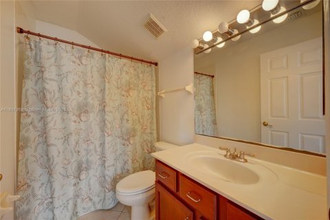 House in Boynton Beach, Florida 5 bedrooms, 307.88 sq.m. № 1828247 - photo 9