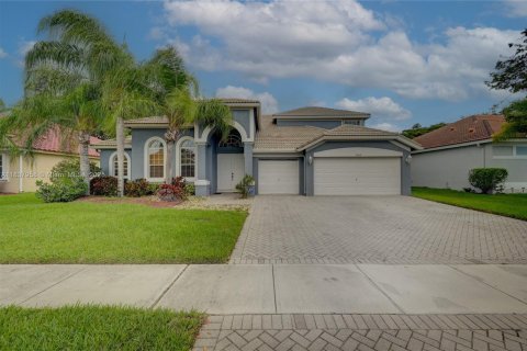 House in Boynton Beach, Florida 5 bedrooms, 307.88 sq.m. № 1828247 - photo 1