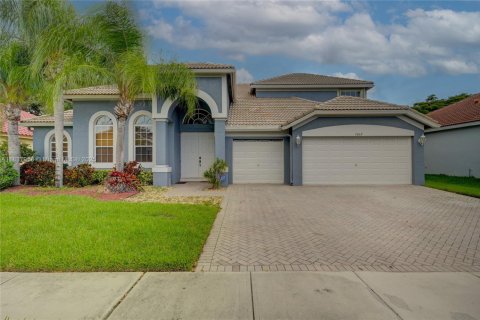 House in Boynton Beach, Florida 5 bedrooms, 307.88 sq.m. № 1828247 - photo 24