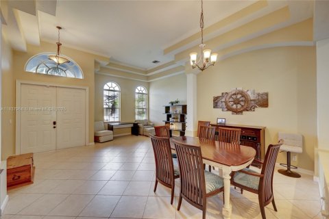House in Boynton Beach, Florida 5 bedrooms, 307.88 sq.m. № 1828247 - photo 4