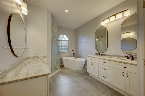 House in Boynton Beach, Florida 5 bedrooms, 307.88 sq.m. № 1828247 - photo 10