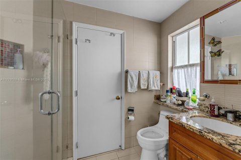 House in Miami, Florida 3 bedrooms, 178 sq.m. № 1728635 - photo 26