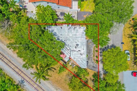 House in Miami, Florida 3 bedrooms, 178 sq.m. № 1728635 - photo 29