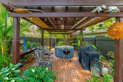House in Miami, Florida 3 bedrooms, 178 sq.m. № 1728635 - photo 4