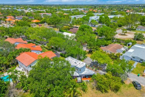 House in Miami, Florida 3 bedrooms, 178 sq.m. № 1728635 - photo 28