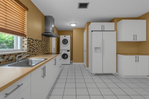 House in Miami, Florida 3 bedrooms, 178 sq.m. № 1728635 - photo 14