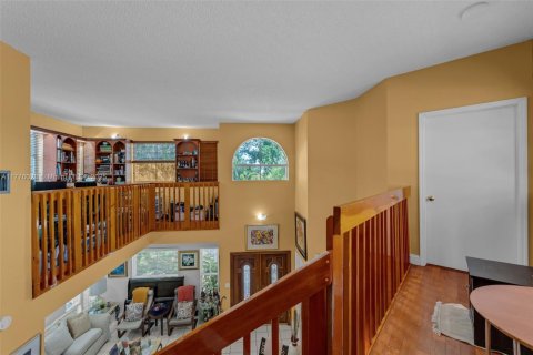 House in Miami, Florida 3 bedrooms, 178 sq.m. № 1728635 - photo 15