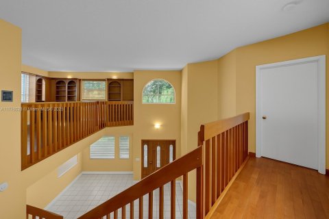 House in Miami, Florida 3 bedrooms, 178 sq.m. № 1728635 - photo 10