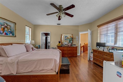 House in Miami, Florida 3 bedrooms, 178 sq.m. № 1728635 - photo 19