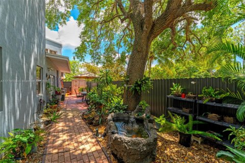 House in Miami, Florida 3 bedrooms, 178 sq.m. № 1728635 - photo 6