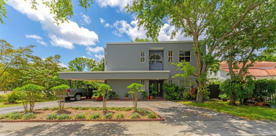 House in Miami, Florida 3 bedrooms, 178 sq.m. № 1728635