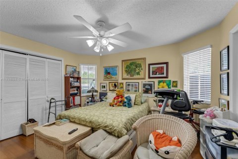 House in Miami, Florida 3 bedrooms, 178 sq.m. № 1728635 - photo 24