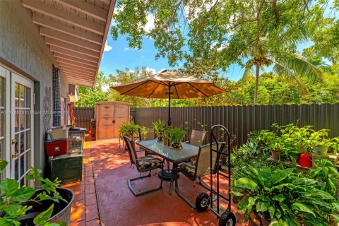 House in Miami, Florida 3 bedrooms, 178 sq.m. № 1728635 - photo 8