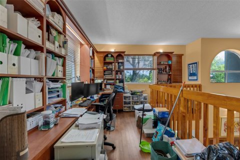 House in Miami, Florida 3 bedrooms, 178 sq.m. № 1728635 - photo 17