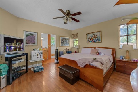 House in Miami, Florida 3 bedrooms, 178 sq.m. № 1728635 - photo 18