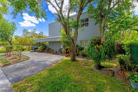 House in Miami, Florida 3 bedrooms, 178 sq.m. № 1728635 - photo 3